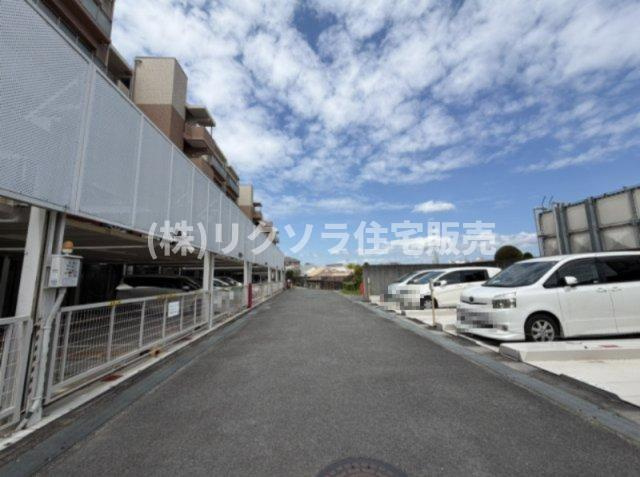 サンメゾン枚方朝日丘かえで館の駐車場|■物件内覧・資金計画相談・住宅ローン相談、リフォーム相談、お問合せ受付中■
※当日・翌日のご内覧、ご相談はお電話でのお問合せがスムーズです！