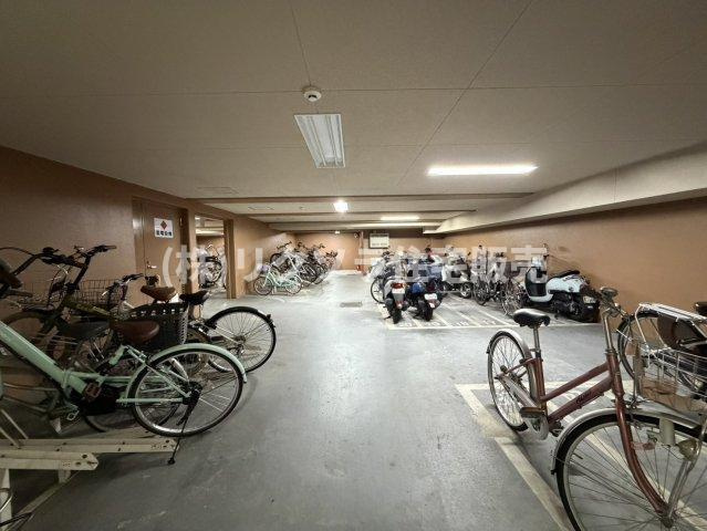 サンメゾン枚方朝日丘かえで館の駐輪場|■物件内覧・資金計画相談・住宅ローン相談、リフォーム相談、お問合せ受付中■
※当日・翌日のご内覧、ご相談はお電話でのお問合せがスムーズです！