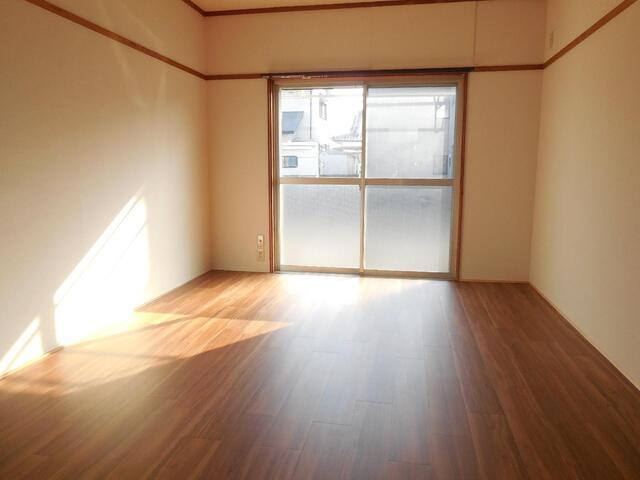 ハマコーポの洋室