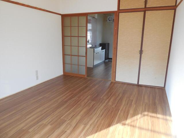 ハマコーポの洋室