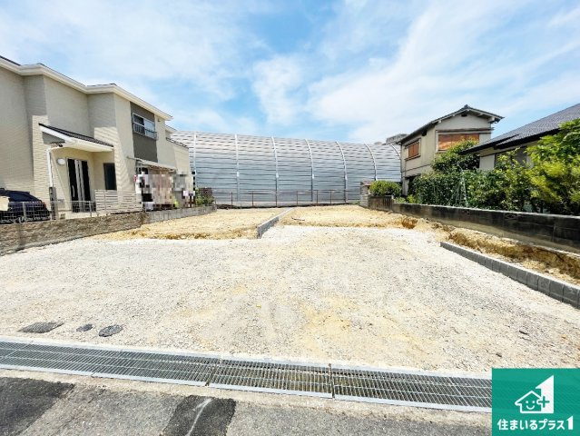 神戸市垂水区上高丸　新築一戸建ての外観|周辺は落ち着いた街並みの住宅地！子育てがしやすい住環境です！まだ未完成ですが、現地でしかわからない事もございます。是非一度ご覧ください。