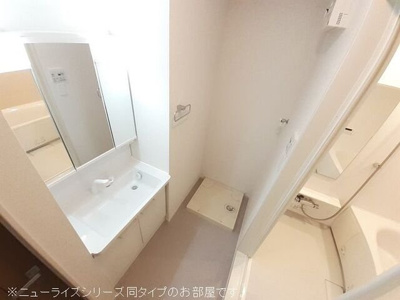 【洗面所】 | ルミエール・シエルⅡ | スペースが確保できる洗面所です