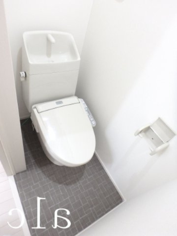 世田谷区太子堂５丁目のアパートのトイレ|落ち着いたトイレです
