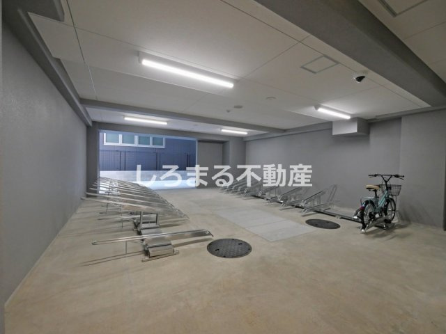 コンフォリア・リヴ大阪本町の駐車場