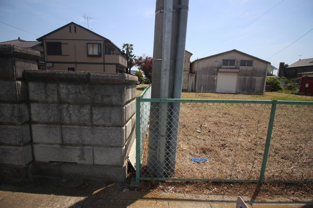 小山市間々田の外観|北東側との境界部分（2026年5月撮影）