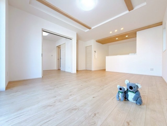 【居間・リビング】 | 前橋市荒牧町　新築住宅 | 窓を開けるとスッーと爽やかな風を感じるリビング。家族の笑顔が集まる幸せな空間。