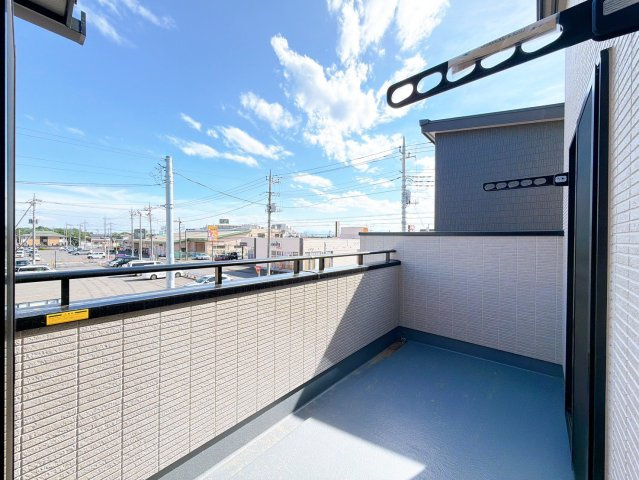 【バルコニー】 | 前橋市荒牧町　新築住宅 | お日さまがほほえむバルコニー。気持ち良い風と青く広がる空。