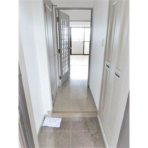 平塚市宝町の賃貸マンションの玄関