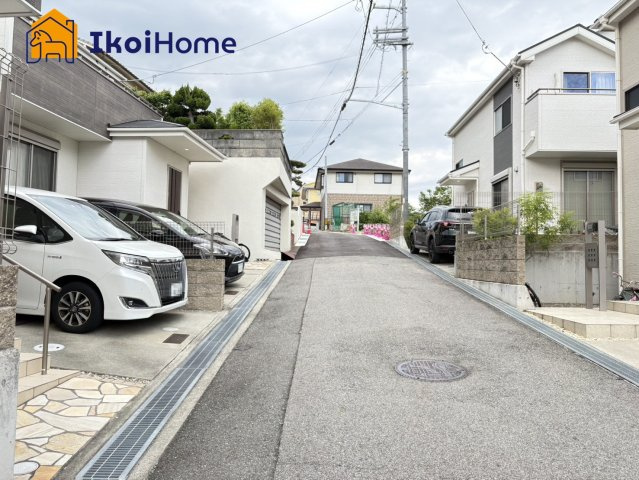 明石市東山町　中古戸建のエントランス|●資料・カタログのご請求無料●バス停まで徒歩6分、13分で朝霧駅にも到着し通勤や通学に便利な立地