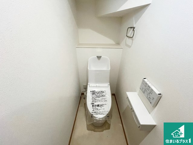 神戸市垂水区西舞子　新築一戸建てのトイレ|1・2階の2ヶ所にあるので、朝の忙しい時間の順番待ちもなく、深夜の利用にも大変便利です。
