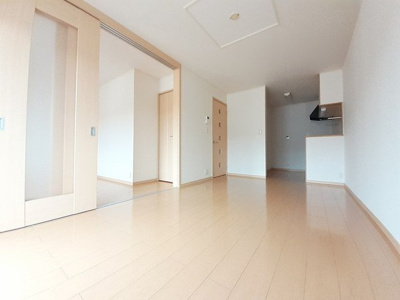 【居間・リビング】 | フェリア香呂Ｄ | 使いやすい居間です