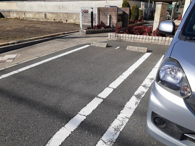 【駐車場】 | Ｙ．Ｒ．Ｍ　レジデンス | 車をお持ちの方に嬉しい駐車場付きの物件です