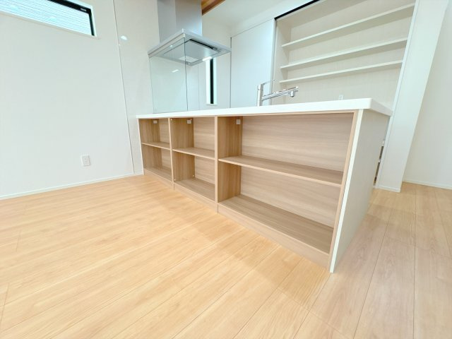 【収納】 | 富士見市鶴瀬西3丁目　新築一戸建住宅　全1棟 (ふじみ野店) | お気に入りの食器や家具を見えるところに収納できます。