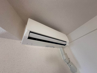 【設備】 | MASA BLDG/マサビルディング | ※参考写真※暑い夏や寒い冬に大活躍！洋室10.5帖のお部屋にあるエアコンです☆冷暖房完備で1年中快適に過ごせます♪