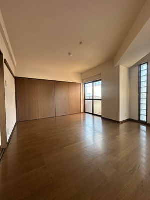 【寝室】 | MASA BLDG/マサビルディング | ※参考写真※南西向き洋室10.5帖☆クローゼットがあります♪荷物をたっぷり収納できてお部屋がすっきり片付きます☆