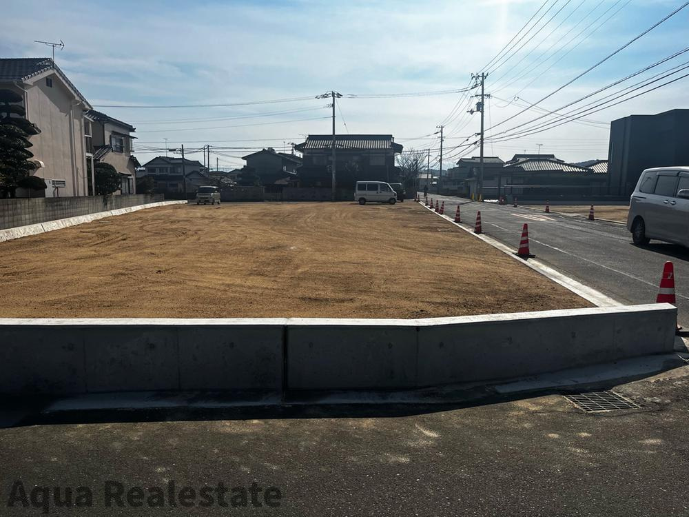 高松市香川町浅野の新築一戸建の前面道路含む現地写真