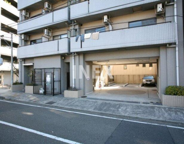 横浜市中区末吉町３丁目の賃貸マンションの駐車場