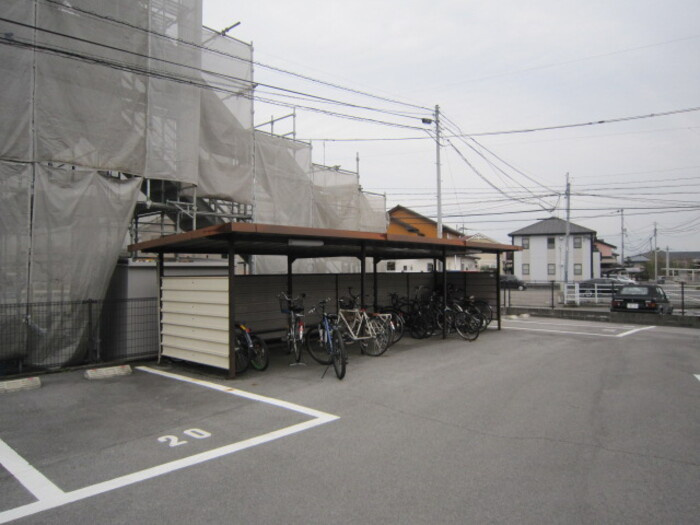 アイツーハイツの駐車場