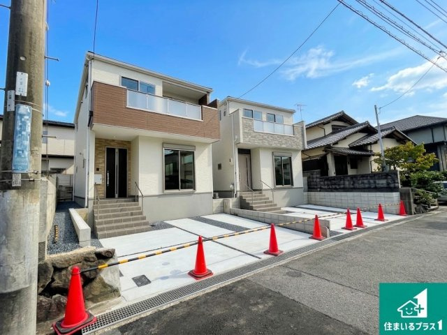 ★17(土)18(日)現地見学可能！★大津市向陽町　全2邸　の前面道路含む現地写真|周辺は閑静な住宅街！前面道路広々で車の出し入れも便利です。駐車が苦手な方でも安心して車庫入れできます！