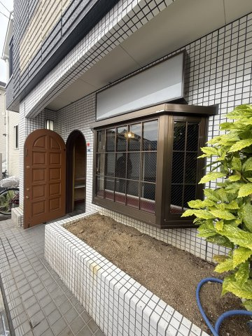 リラッサ清水1階店舗の外観