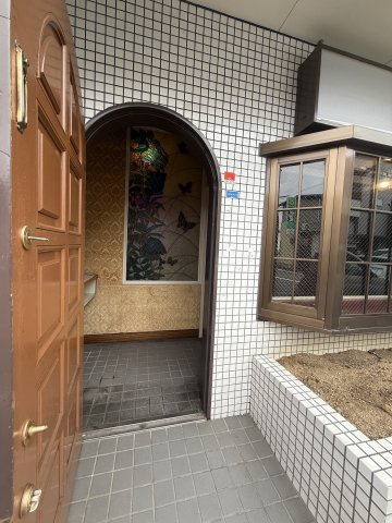 リラッサ清水1階店舗の玄関