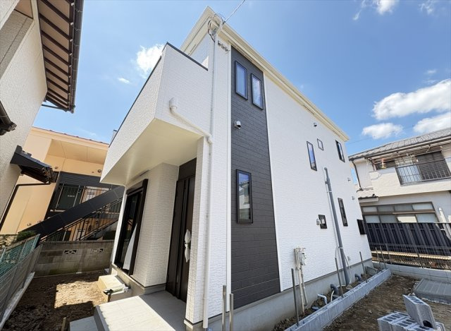 【外観】 | 志木市柏町1丁目　新築一戸建住宅　全2棟　(丸井志木店) | 販売現地／2026年7月10日撮影　
通りからの視線を気にせずのびのび暮らせる新築一戸建住宅です。