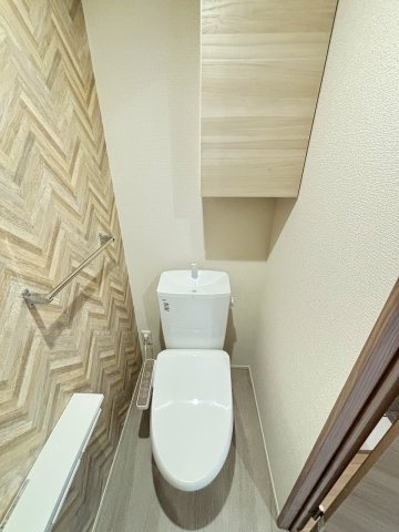 ☆温水洗浄・暖房便座付きトイレです☆