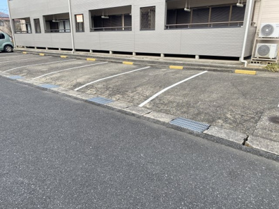 【駐車場】 | ラフィーネ清川 | 敷地内に1台付き♪