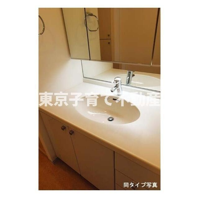 コンフォリア本駒込の独立洗面台