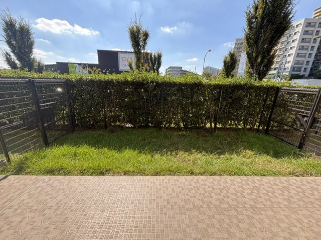 南東向きの広々した専用庭+テラス