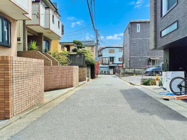 豊島区高松2丁目の前面道路含む現地写真|南西側約4.0ｍ公道
穏やかで暮らしやすい閑静な住宅地エリア
周辺環境も充実し便利な立地
小学校は約180ｍでお子様の通学も安心の立地です