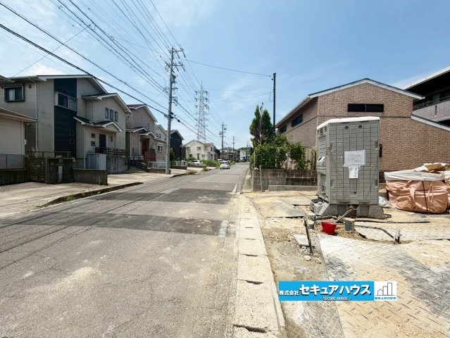 【同施工物件ご案内可能】知多市八幡東大平地　全2棟の前面道路含む現地写真|事前予約にて現地ご見学いただけます！お気軽にお問い合わせください♪
■株式会社　セキュアハウス■
住宅ローンに強く、知識、経験豊富なスタッフ在籍
お客様に寄り添い、ご成約後もサポート致します。