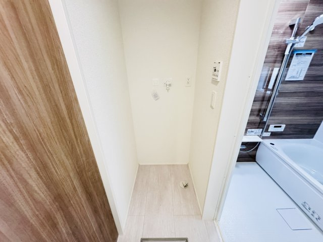 流山市松ケ丘４丁目新築戸建【東小学校:10分】のランドリースペース|洗濯機置き場・乾燥機用ガス栓つき
