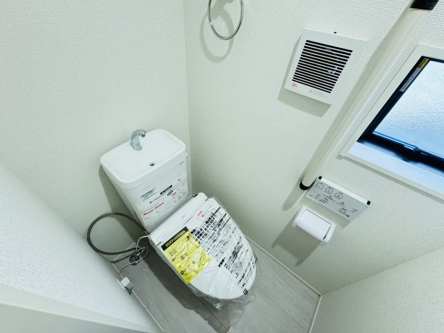 流山市松ケ丘４丁目新築戸建【東小学校:10分】のトイレ|温水洗浄暖房便座つきトイレ