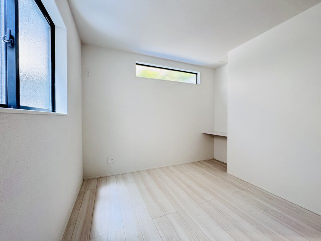流山市松ケ丘４丁目新築戸建【東小学校:10分】の洋室|5.62帖納戸・カウンタースペース