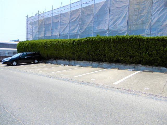 ニューシティ塩田町Bの駐車場