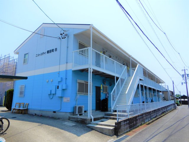 ニューシティ塩田町Bのエントランス