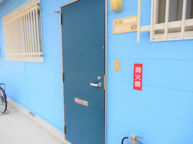 ニューシティ塩田町Bの玄関