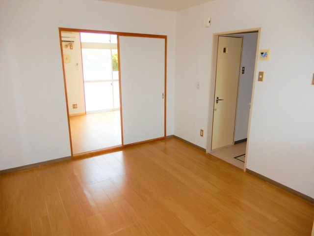 ニューシティ塩田町Bの居間・リビング