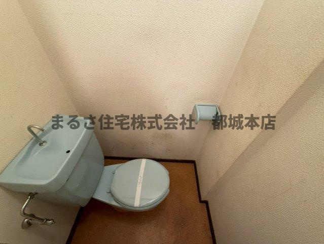 ロワイヤルヒルズ「水道料込み」のトイレ