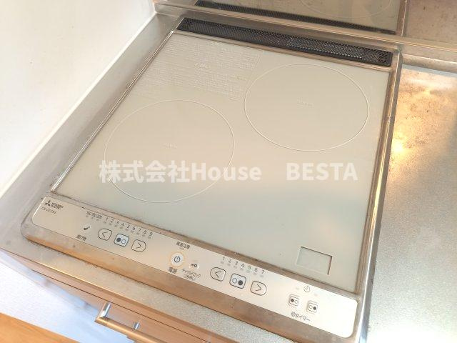 セレニテ三宮プリエのキッチン