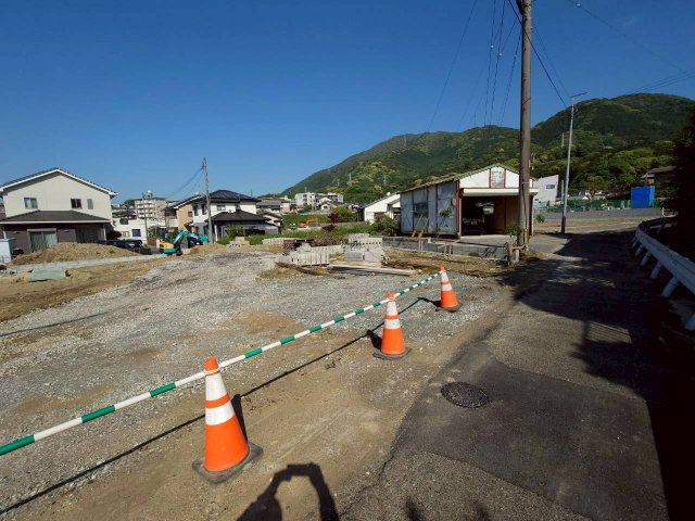 【前面道路含む現地写真】の画像