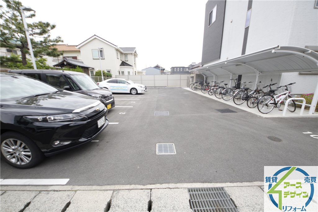 シャルム　ジュエルの駐車場