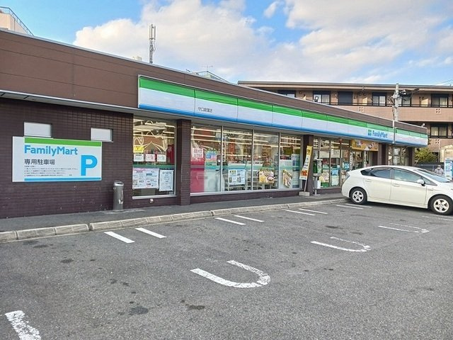 【周辺】 | 大日町３丁目アパート | ファミリーマート様まで500m