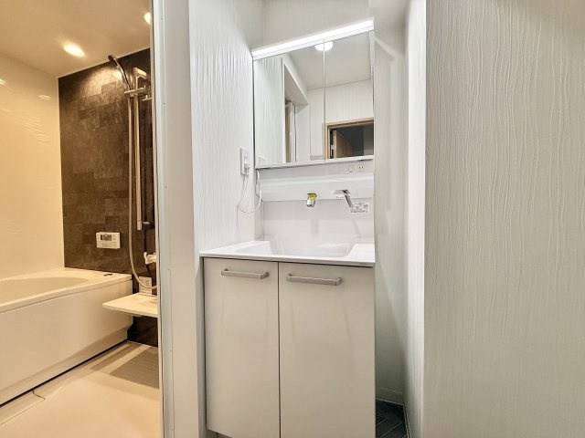 名古屋市天白区表山２丁目の中古マンションの洗面所