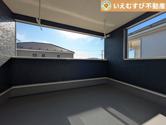 Cradle garden　寄居町用土第4のバルコニー|ゆとりの広さのインナーバルコニー
急な雨でもインナーバルコニーなら安心！天気を気にせず干して外出できます♪