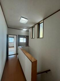 招提中町2丁目　中古一戸建ての内装|２階廊下
■物件内覧・資金計画相談・住宅ローン相談、リフォーム相談、お問合せ受付中■
※当日・翌日のご内覧、ご相談はお電話でのお問合せがスムーズです！