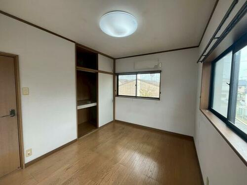 招提中町2丁目　中古一戸建ての収納|洋室6.0帖　クローゼット
■物件内覧・資金計画相談・住宅ローン相談、リフォーム相談、お問合せ受付中■
※当日・翌日のご内覧、ご相談はお電話でのお問合せがスムーズです！
