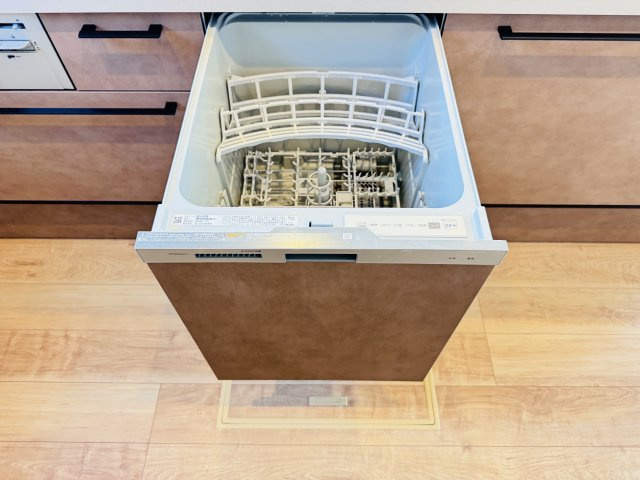 流山市松ヶ丘６丁目新築戸建のキッチン|家事の手間をグッと省けるビルトイン食洗器