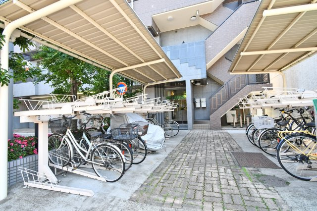 サンリット大袋の駐輪場|■お客様との会話を大切にし、一人ひとりにあった資金計画やプランをご提案致します。「家を買って終わり」ではなく、「買ってからがスタート」と考え、ご提案します。ローンのご相談は私たちにお任せ下さい。